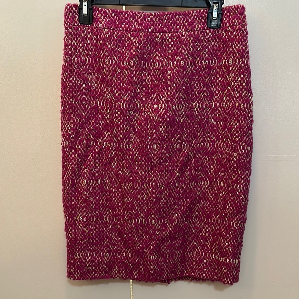 Elegant Pink Tweed Skirt